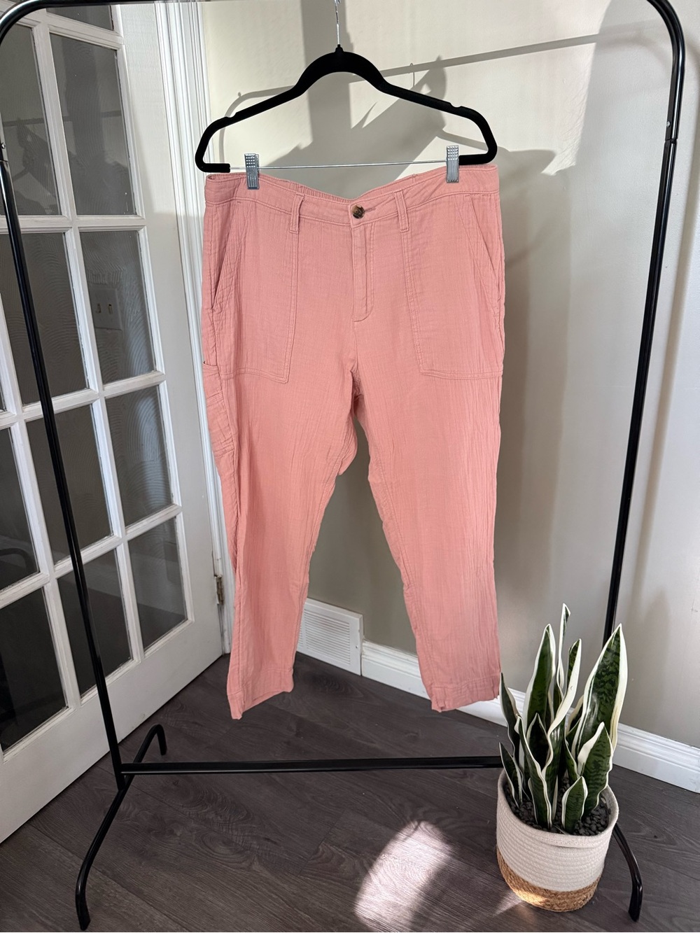 Old Navy Pink Capris with Front Patch Pockets